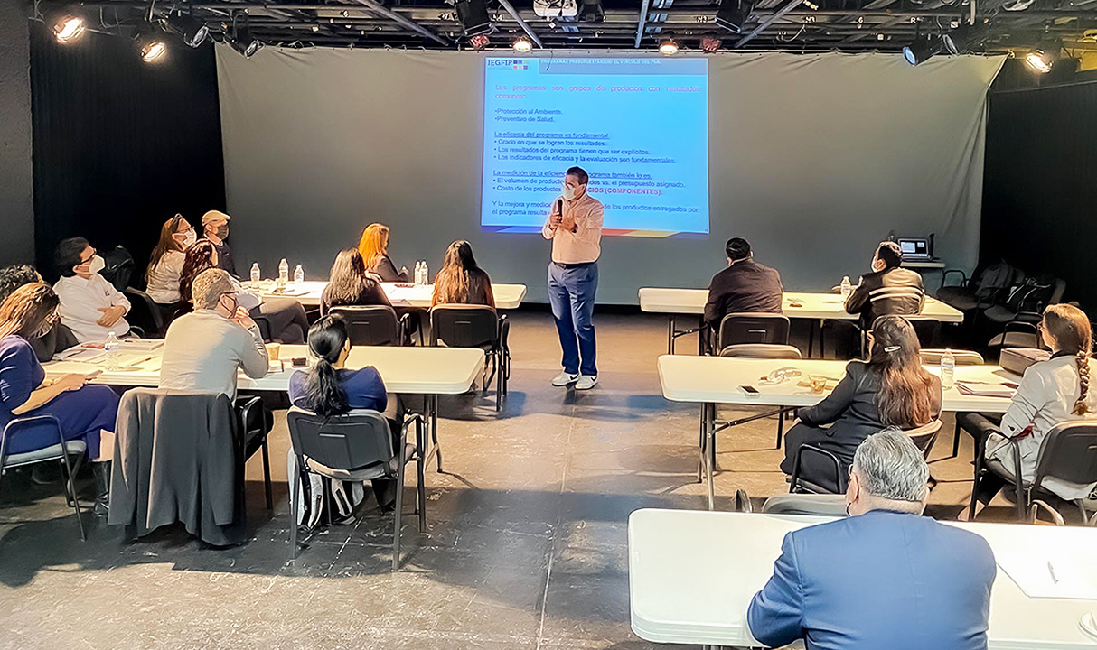 Indicadores de desempeño y establecimiento de metas de desempeño: Confiabilidad y utilidad para la evaluación.